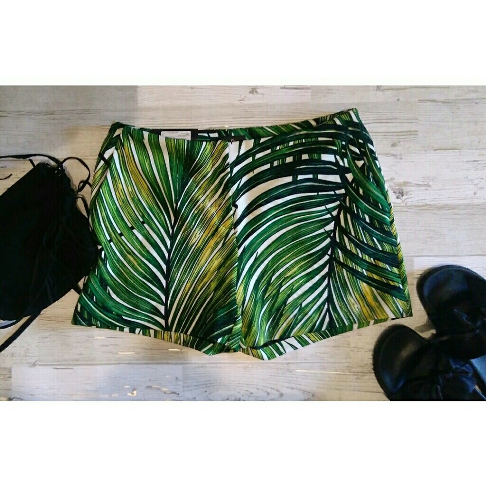 Worthington Palm Leaf Shorts NWT sz S